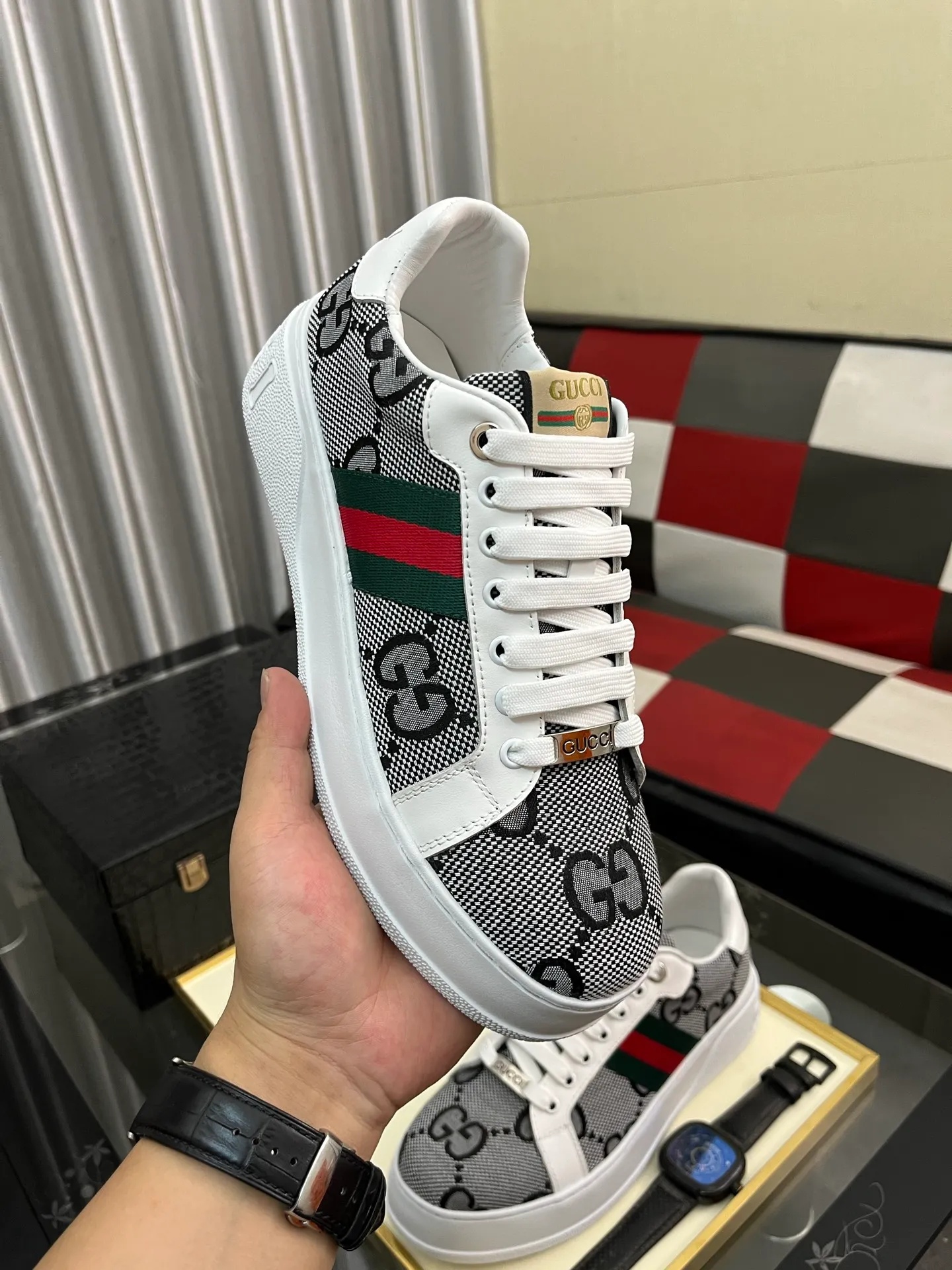 Men's Men's Shoes 💰420⌚️⌚️《Gucci*》The latest hot style casual shoes, top brand [seduce] luxury~purchase, top~quality. [Strong] The upper is made of imported breathable cowhide with material ➕ breathable sheepskin feet (•) and fine workmanship. The original stylish and stylish soft rubber wear-resistant outsole is light and comfortable on the foot. The real thing looks better when photographed in real life. 305: code: 38-44, 3️⃣ colors available